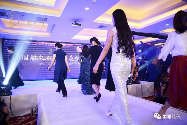 国雅礼仪